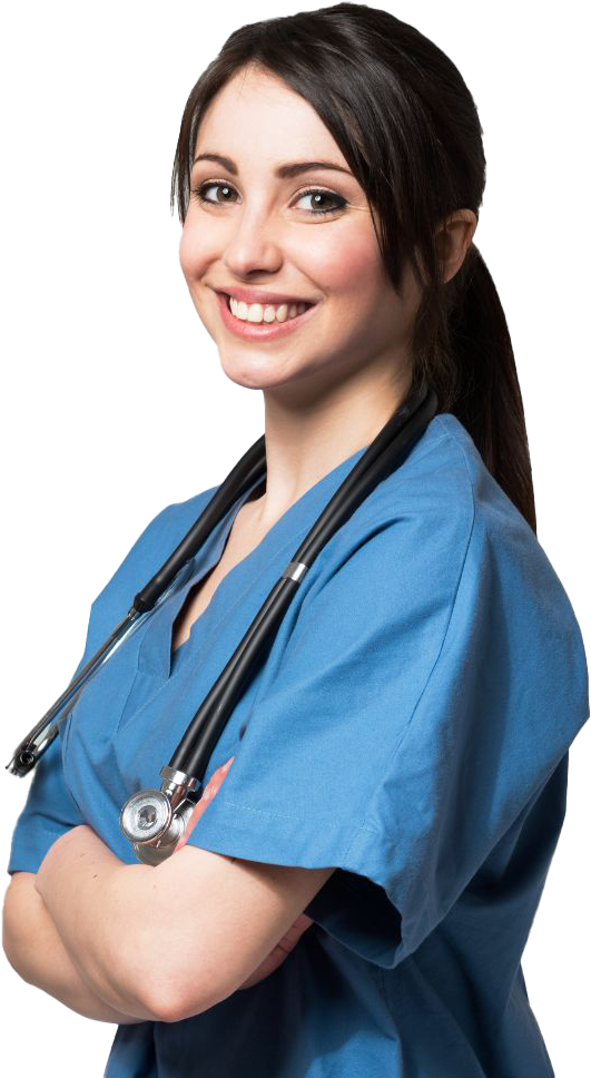 operatrice sanitaria con braccia incrociate e camice blu sorride